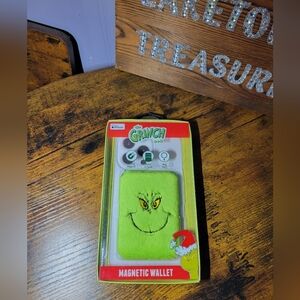 Dr. Seuss Grinch Magnetic furry Wallet-green magsafe iPhone compatable